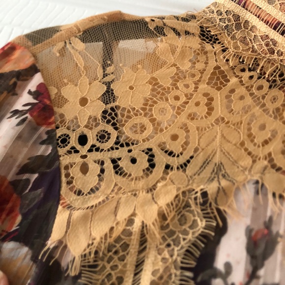 Anna Sui Resort 2018 High Neck Lace Floral Dress - Picture 8 of 9